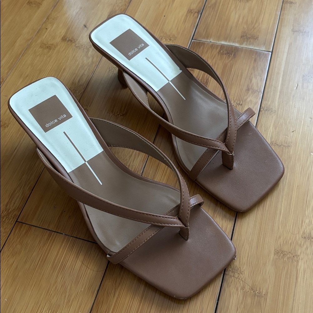 Dolce Vita Tan Women's Sandals - Picture 2 of 5